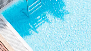 Créer un espace extérieur haut de gamme avec une piscine